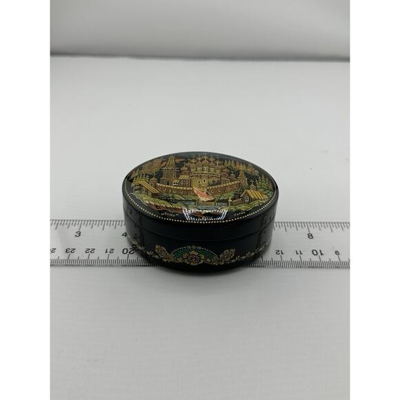 Russian Lacquer Papier Mache Box Kholui Village Scene Oval Signed - Picture 7 of 9